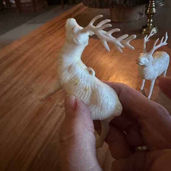 Vintage White Reindeer Figurines 3” tall set of 2. - Picture 6 of 7
